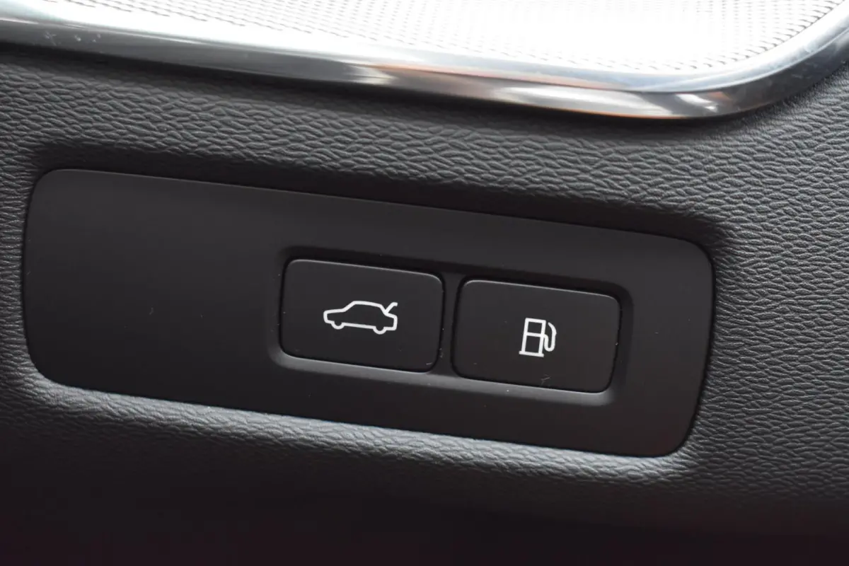 2.0 T6 Plug-in hybrid AWD Ultimate Dark | Bowers & Wilkens | Luchtvering | 360 Camera | Trekhaak |