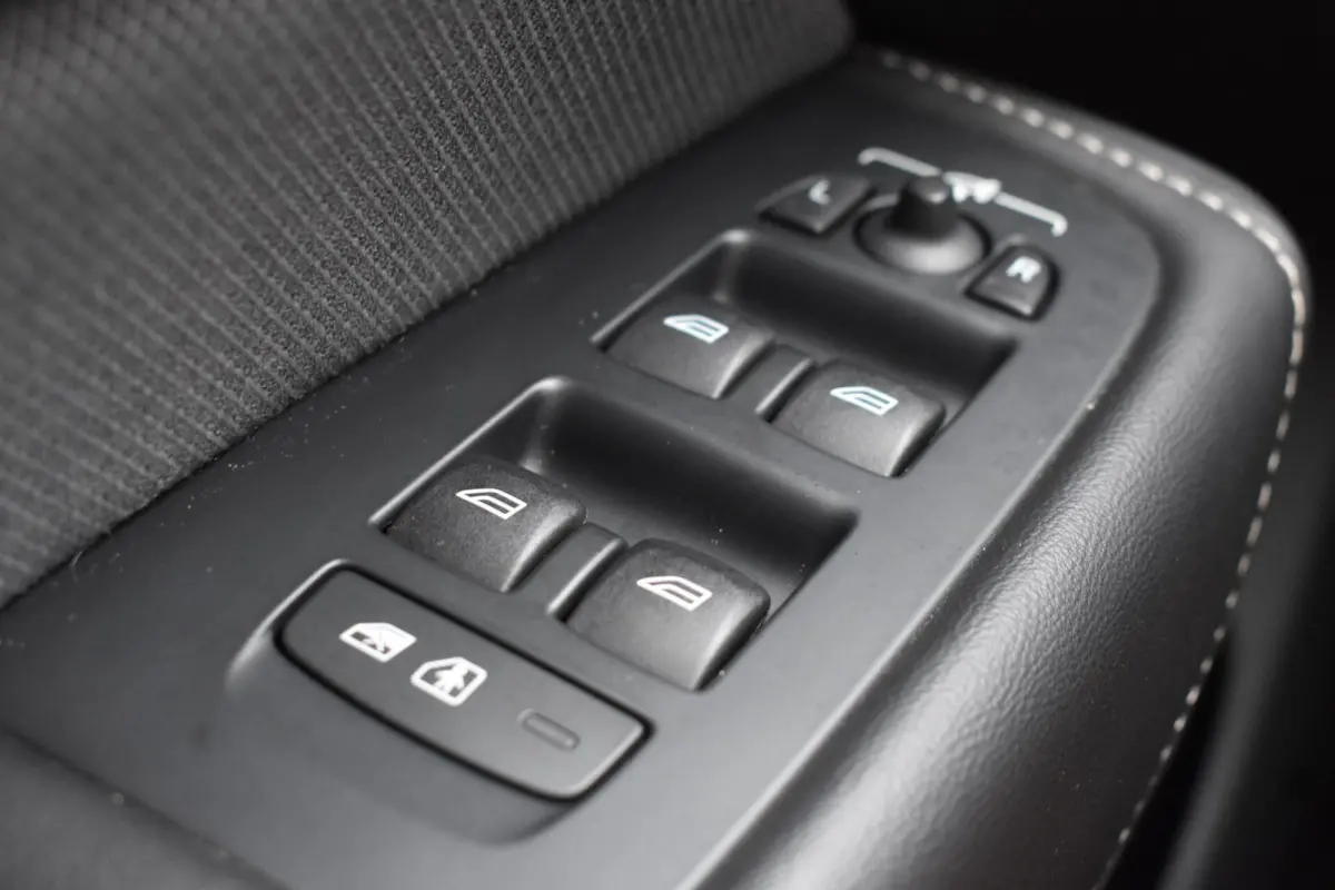 2.0 T6 Plug-in hybrid AWD Ultimate Dark | Bowers & Wilkens | Luchtvering | 360 Camera | Trekhaak |