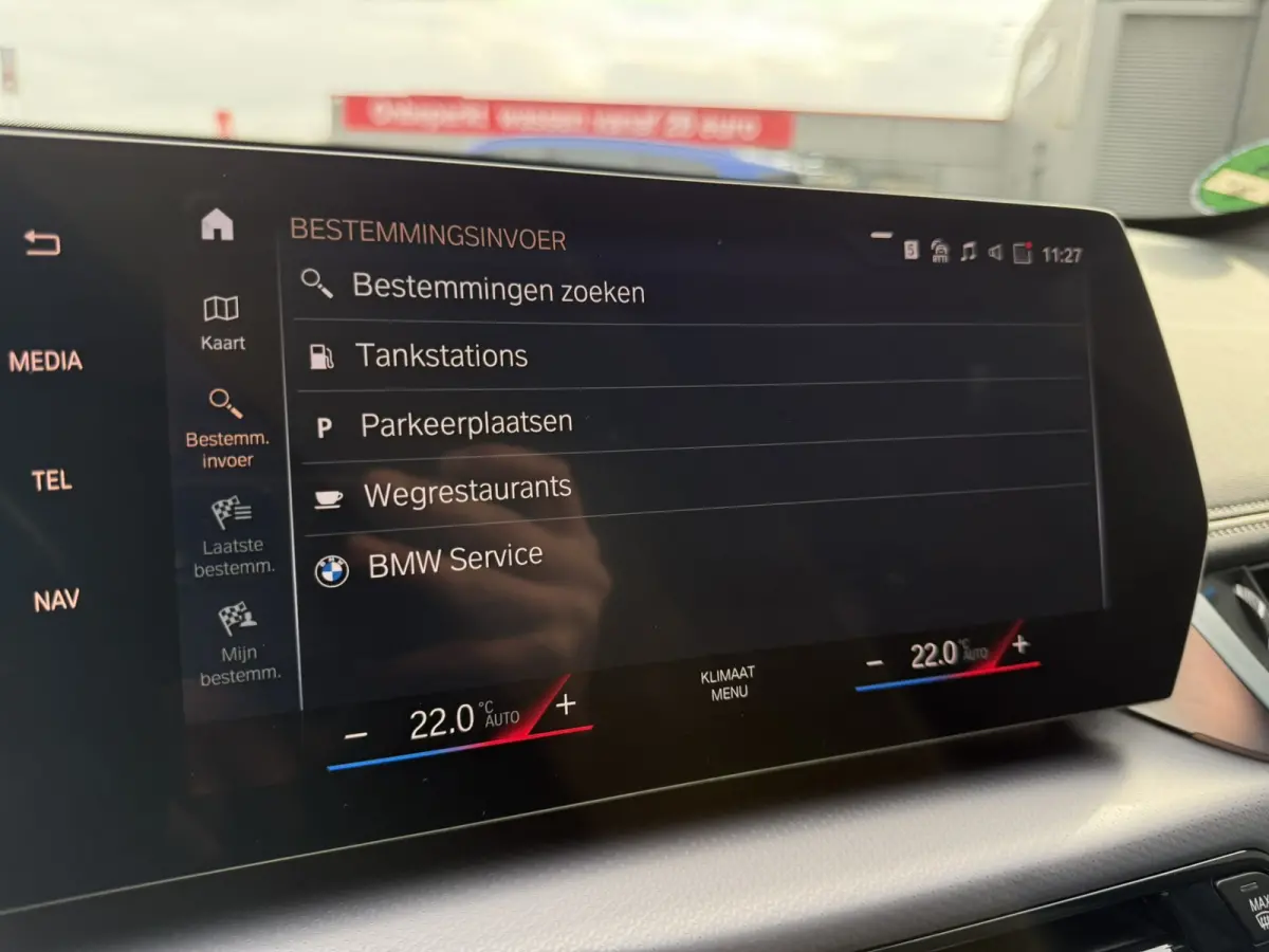 sDrive20i M Sport Trekhaak LED Carplay Achteruitrijcamera PDC Trekhaak 1800 KG Trekgewicht 19 Inch 4Seizoenenbanden DAB Shadow-line