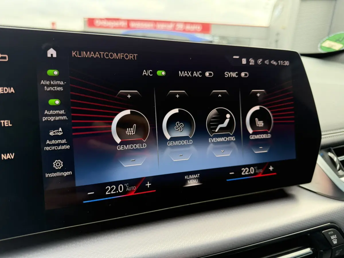 sDrive20i M Sport Trekhaak LED Carplay Achteruitrijcamera PDC Trekhaak 1800 KG Trekgewicht 19 Inch 4Seizoenenbanden DAB Shadow-line