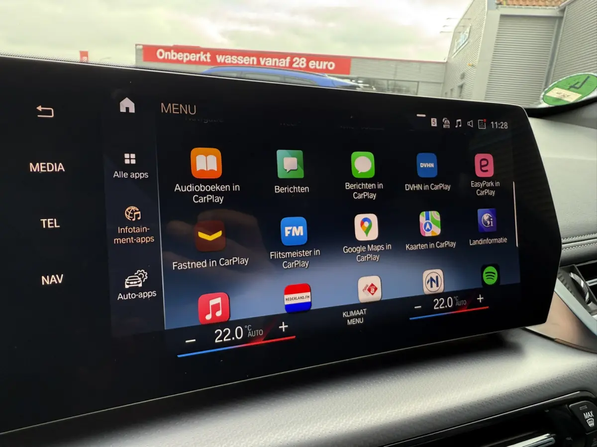 sDrive20i M Sport Trekhaak LED Carplay Achteruitrijcamera PDC Trekhaak 1800 KG Trekgewicht 19 Inch 4Seizoenenbanden DAB Shadow-line