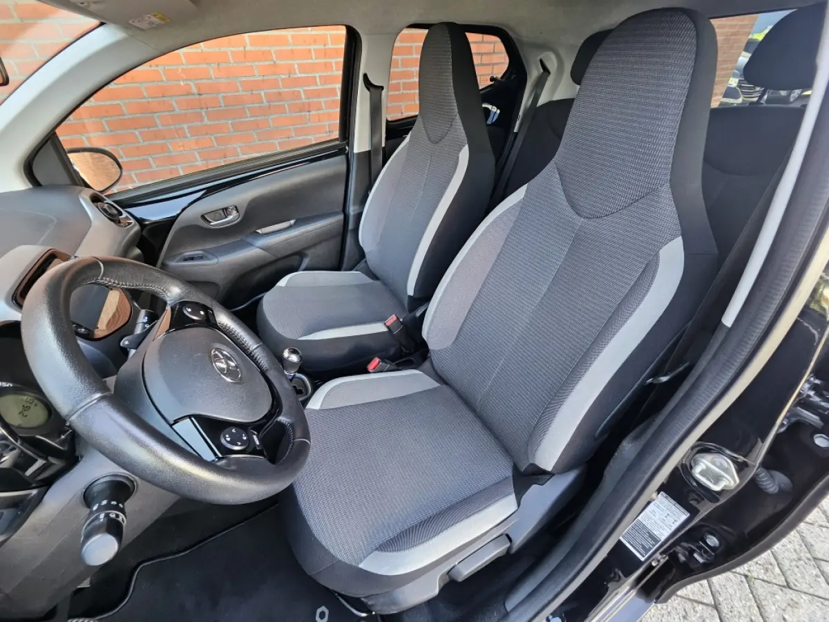 1.0 VVT-i x-joy Automaat 1e eigenaar Clima Camera Carplay