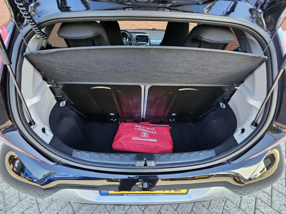 1.0 VVT-i x-joy Automaat 1e eigenaar Clima Camera Carplay