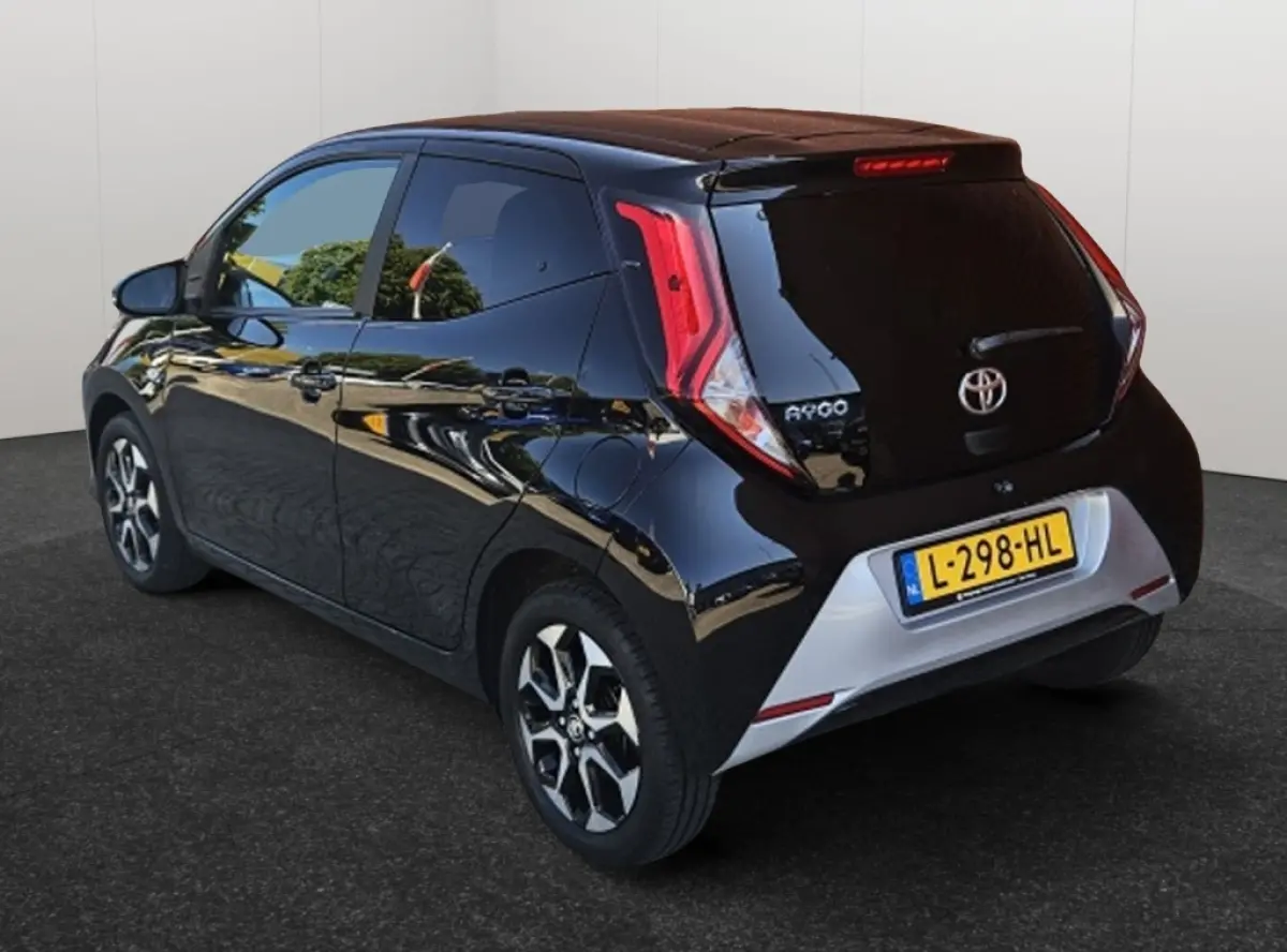 1.0 VVT-i x-joy Automaat 1e eigenaar Clima Camera Carplay