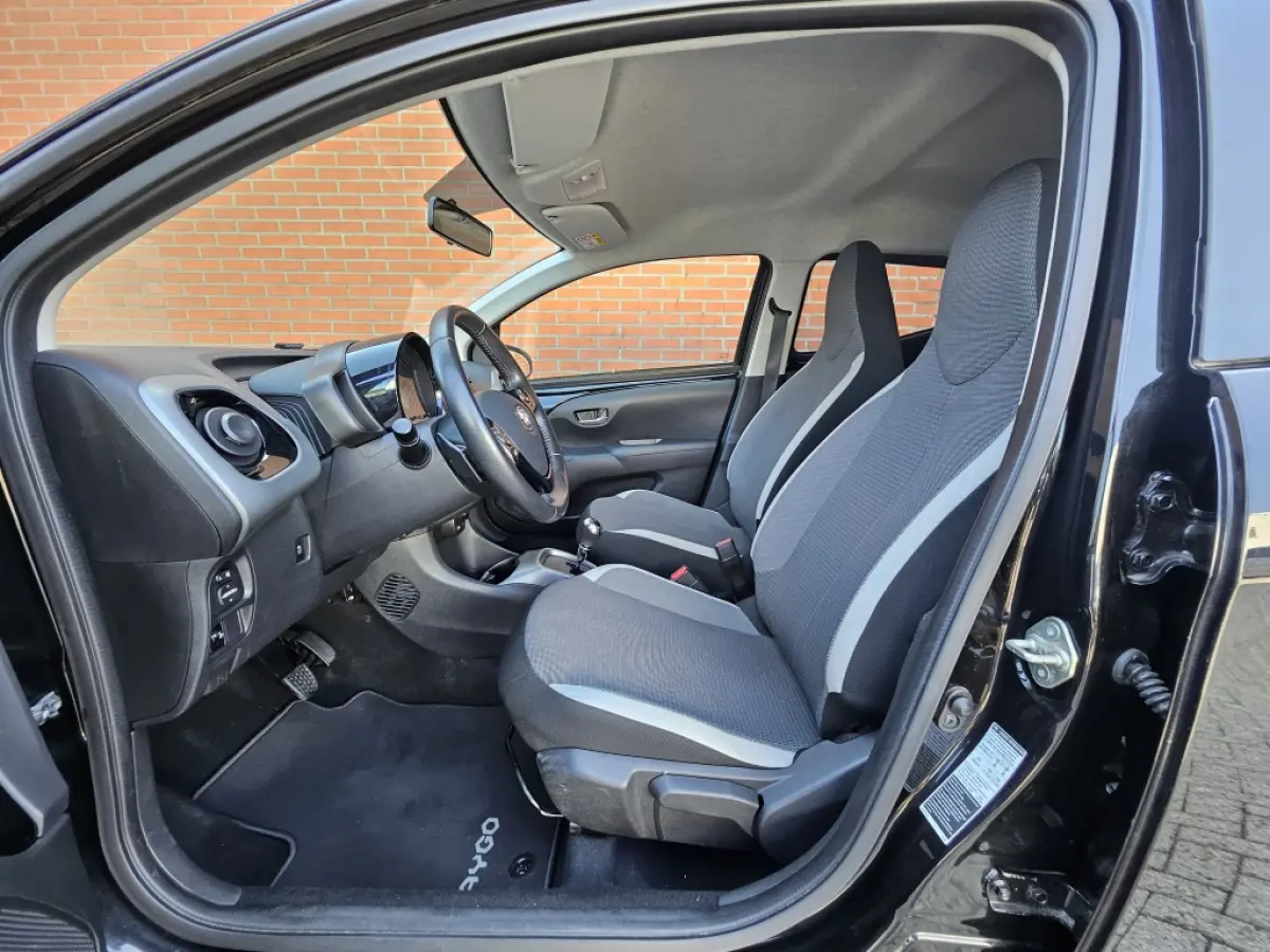 1.0 VVT-i x-joy Automaat 1e eigenaar Clima Camera Carplay