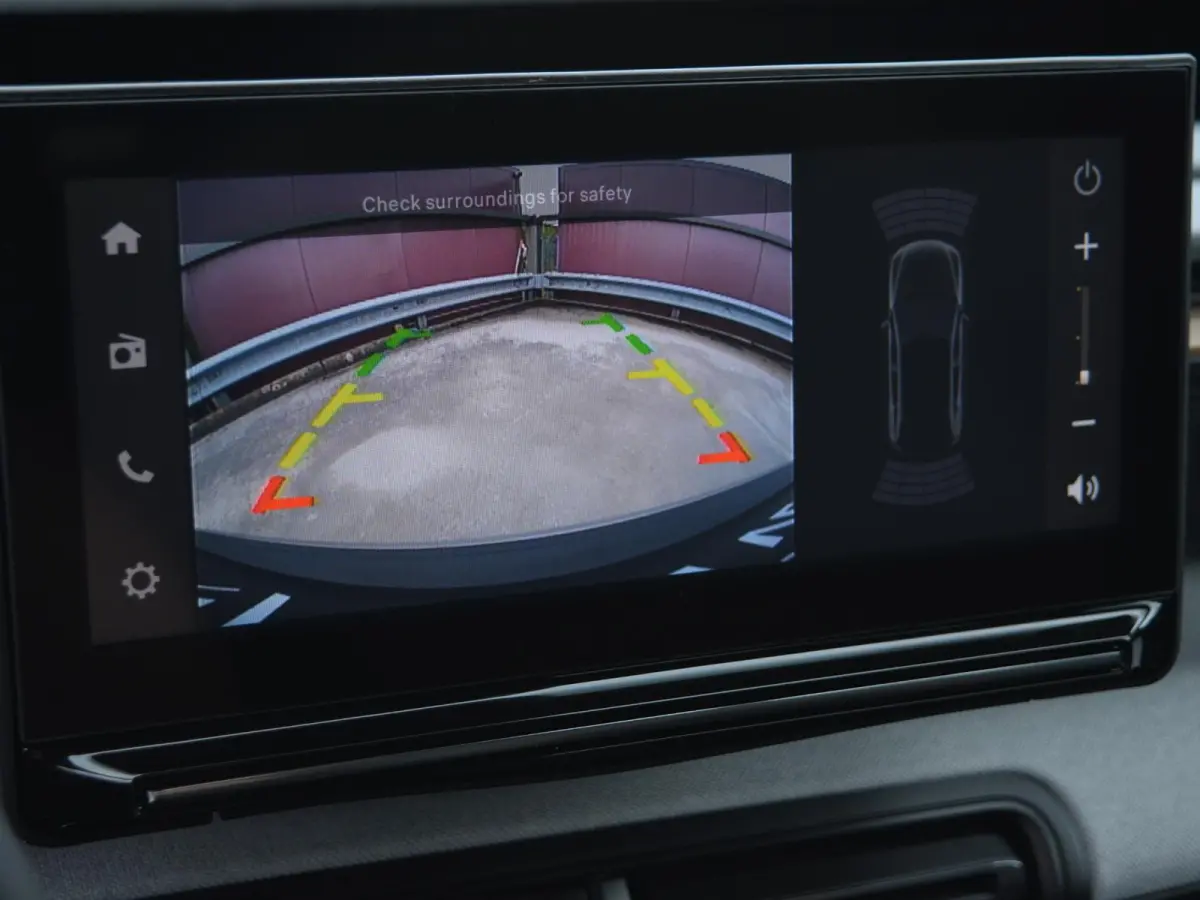 1.2 Hybrid 145pk Plus | 7 STOELEN | PARKEERSENSOREN MET CAMERA | CLIMATE CONTROL | WIT DAK | CARPLAY |
