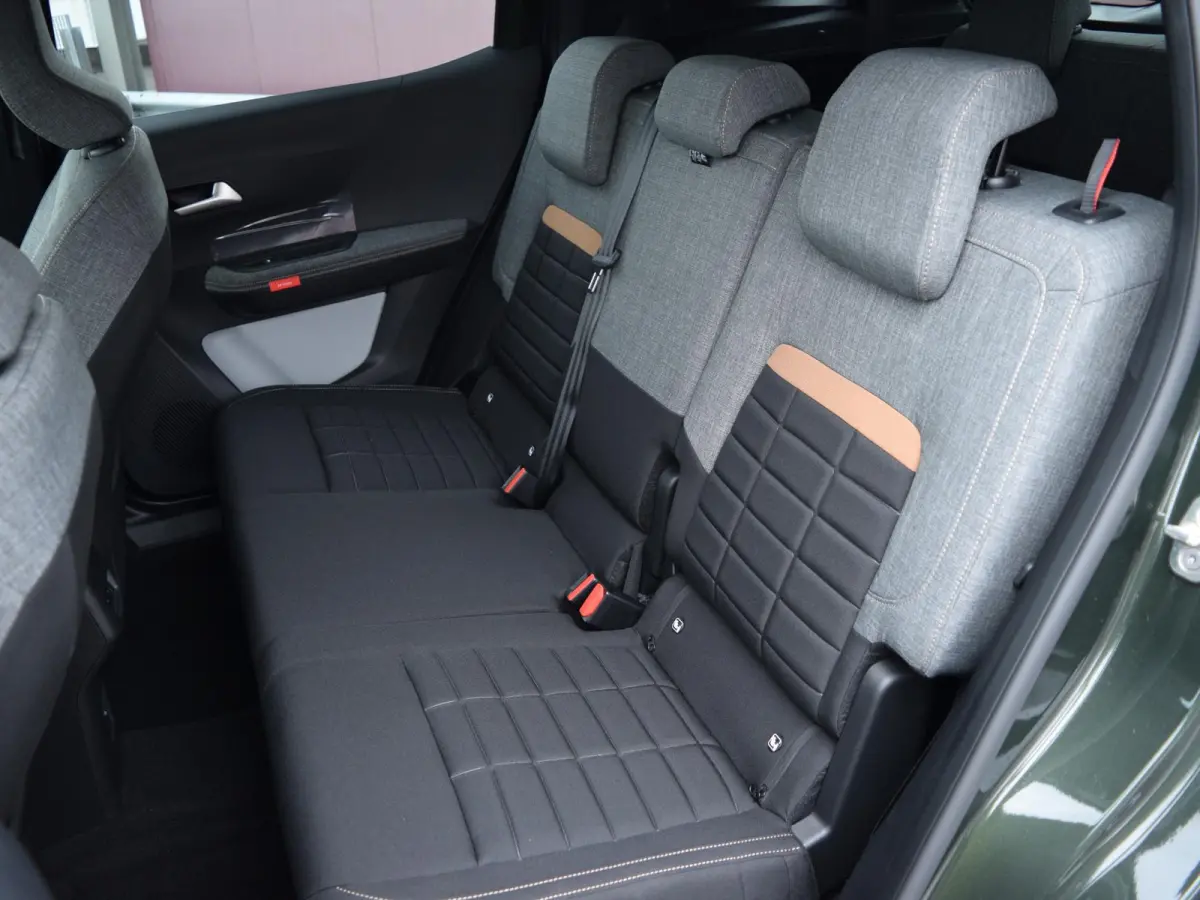 1.2 Hybrid 145pk Plus | 7 STOELEN | PARKEERSENSOREN MET CAMERA | CLIMATE CONTROL | WIT DAK | CARPLAY |