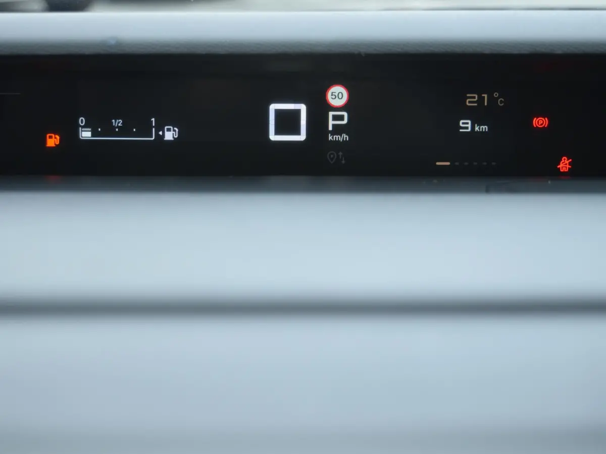 1.2 Hybrid 145pk Plus | 7 STOELEN | PARKEERSENSOREN MET CAMERA | CLIMATE CONTROL | WIT DAK | CARPLAY |