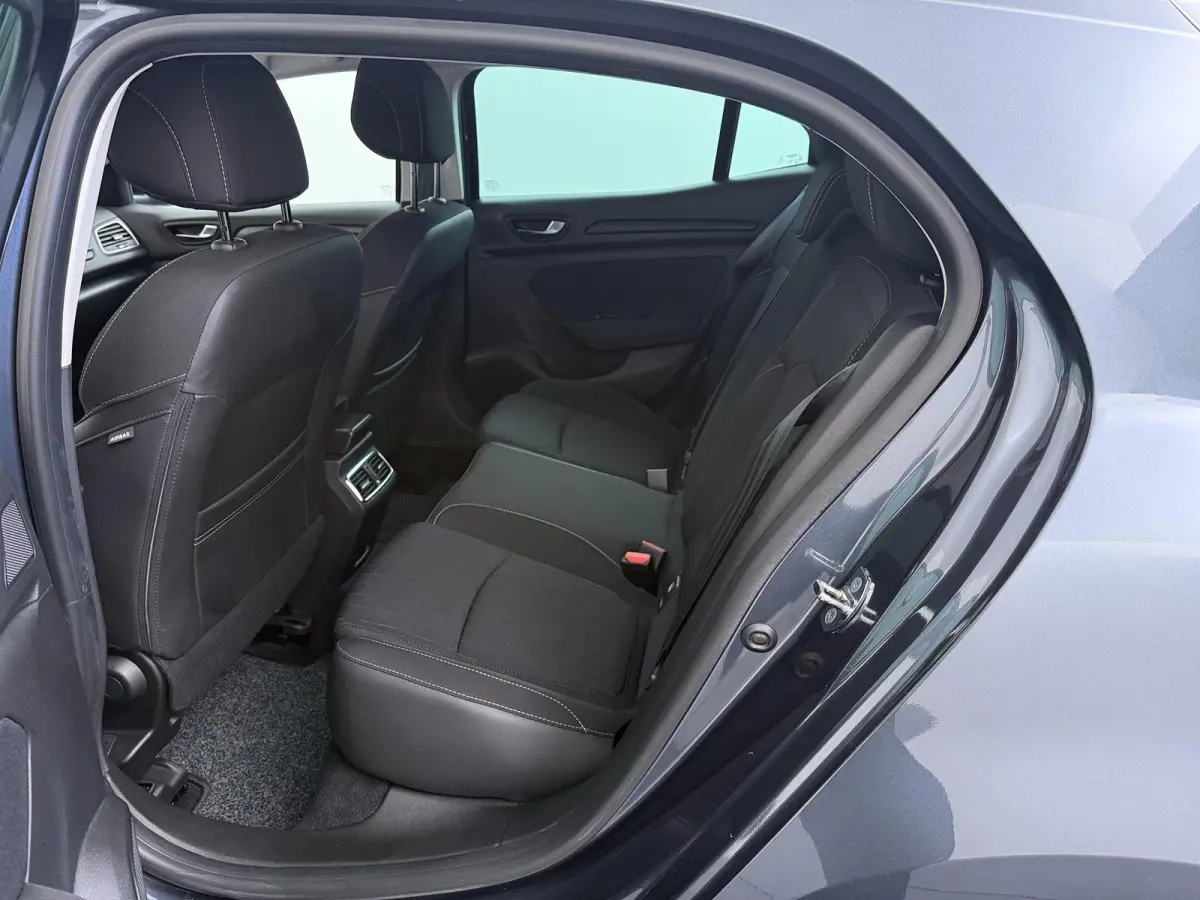 TCe 115 GPF Limited | Apple CarPlay | Stoelverwarming | Navigatie |
