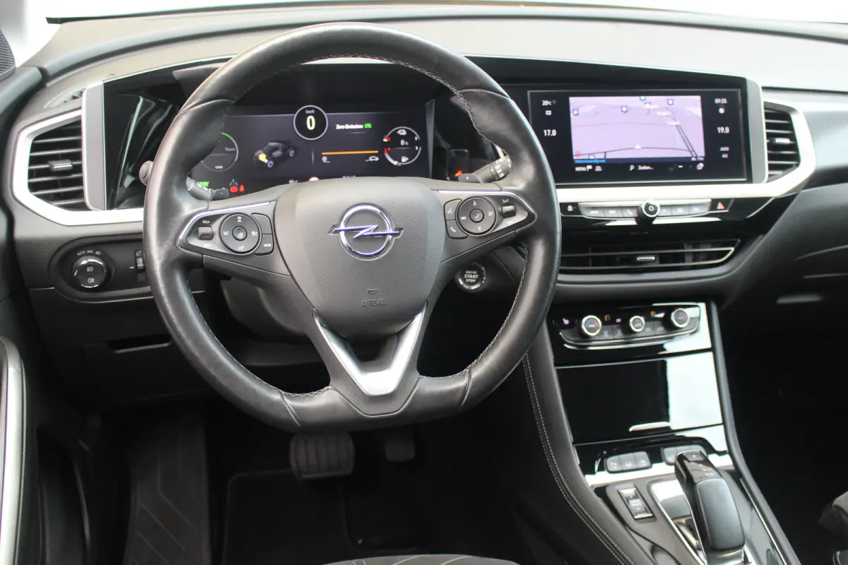 1.6 Turbo Plug-In Hybrid Ultimate | Trekh. | Elek. Achterklep | Adaptive | Alcantara | Camera | Stoel & Stuur Verw. | | Trekhaak | Elek. Achterklep | Adaptive | Alcantara | Camera | Stoel & 