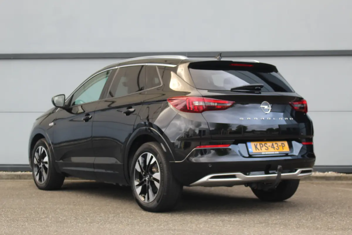 1.6 Turbo Plug-In Hybrid Ultimate | Trekh. | Elek. Achterklep | Adaptive | Alcantara | Camera | Stoel & Stuur Verw. | | Trekhaak | Elek. Achterklep | Adaptive | Alcantara | Camera | Stoel & 