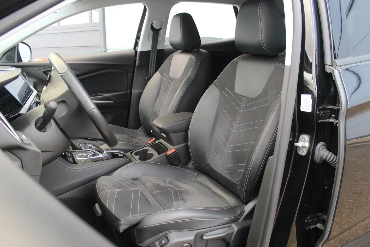 1.6 Turbo Plug-In Hybrid Ultimate | Trekh. | Elek. Achterklep | Adaptive | Alcantara | Camera | Stoel & Stuur Verw. | | Trekhaak | Elek. Achterklep | Adaptive | Alcantara | Camera | Stoel & 