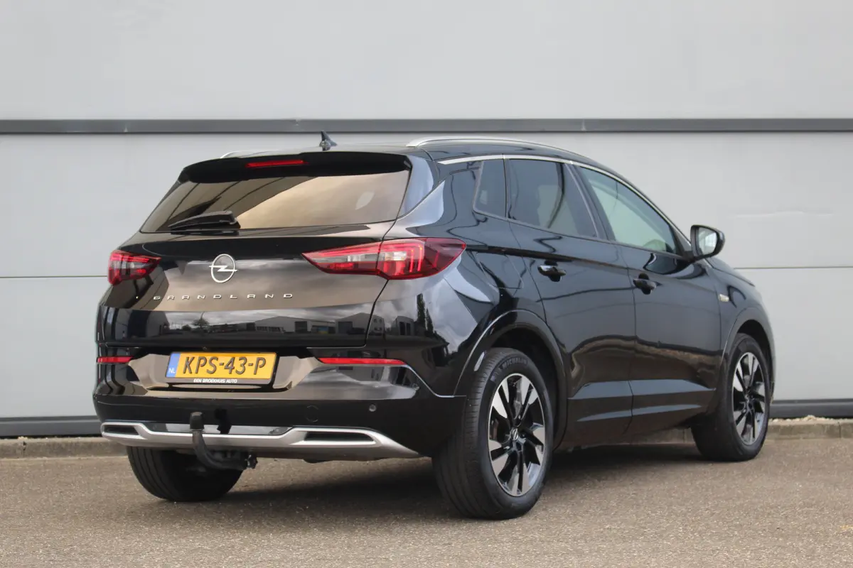 1.6 Turbo Plug-In Hybrid Ultimate | Trekh. | Elek. Achterklep | Adaptive | Alcantara | Camera | Stoel & Stuur Verw. | | Trekhaak | Elek. Achterklep | Adaptive | Alcantara | Camera | Stoel & 