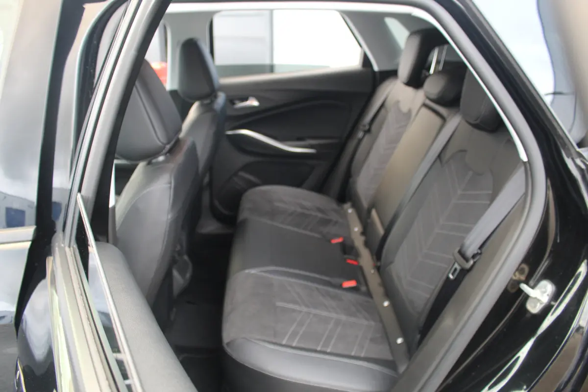 1.6 Turbo Plug-In Hybrid Ultimate | Trekh. | Elek. Achterklep | Adaptive | Alcantara | Camera | Stoel & Stuur Verw. | | Trekhaak | Elek. Achterklep | Adaptive | Alcantara | Camera | Stoel & 