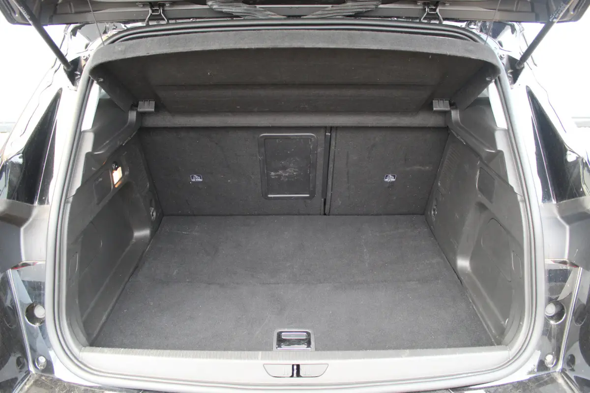 1.6 Turbo Plug-In Hybrid Business Elegance | Adaptive | Stoel & Stuur Verw. | 360 Cam | Drive Assist | DAB | Navi | | Adaptive | Stoel & Stuur Verw. | 360 Cam | Drive Assist | DAB | Navi |