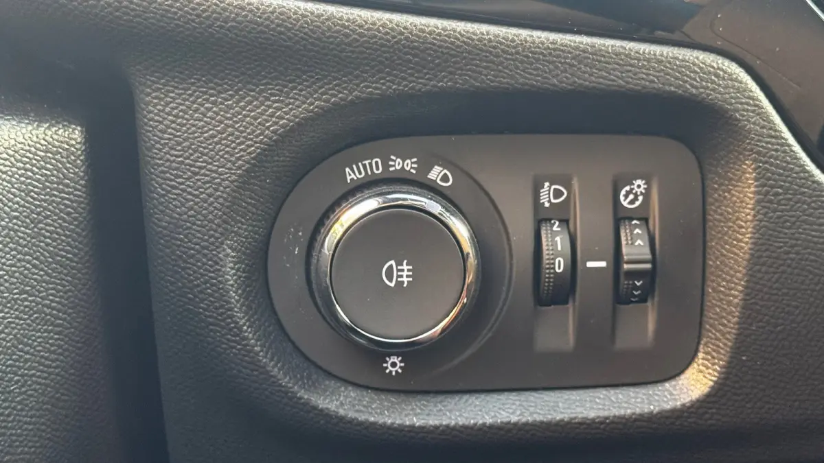 1.2 TURBO 100PK GS / NAVI / LEDER / CLIMA / LED / PDC / 16" LMV / CAMERA / KEYLESS !!