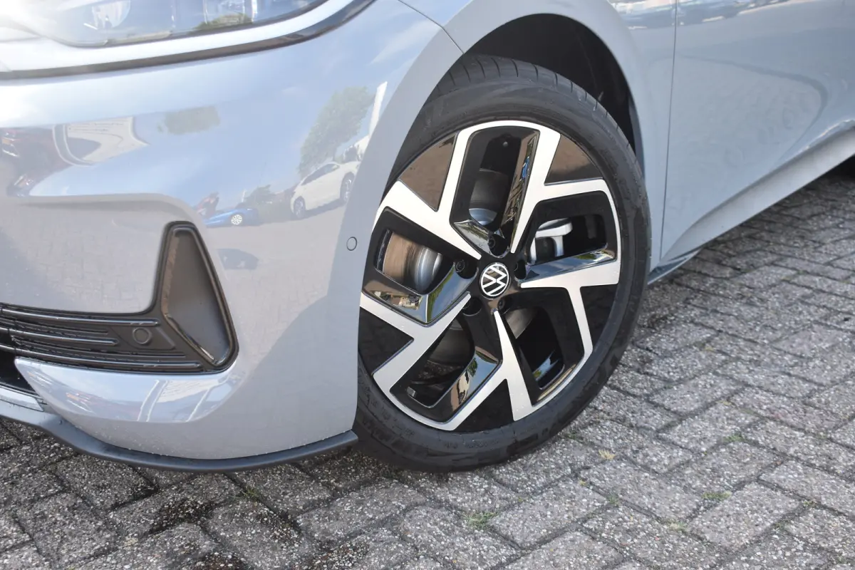 Style | Navigatie | Memory functie | Glazen Dak | IQ Light | Steunhaak | Harman Kardon