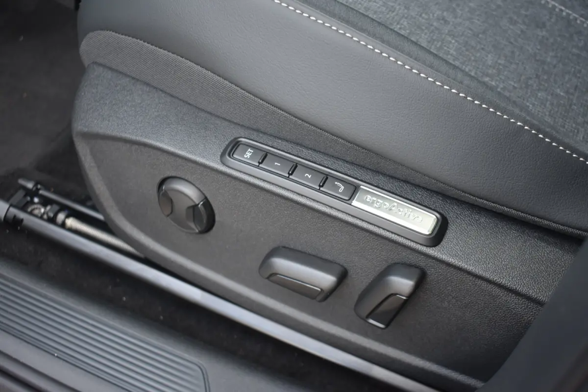 Style | Navigatie | Memory functie | Glazen Dak | IQ Light | Steunhaak | Harman Kardon
