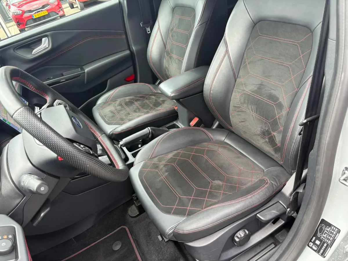 1.0 EcoBoost ST-Line X | MATRIX LED KOPLAMPEN | STOEL, STUUR EN VOORRUITVERWARMING | 360 CAMERA | DODEHOEKHERKENNING | ADAPTIVE CRUISE CONTROL | 19 LMV | CARPLAY