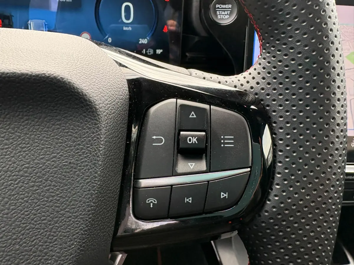 1.0 EcoBoost ST-Line X | MATRIX LED KOPLAMPEN | STOEL, STUUR EN VOORRUITVERWARMING | 360 CAMERA | DODEHOEKHERKENNING | ADAPTIVE CRUISE CONTROL | 19 LMV | CARPLAY