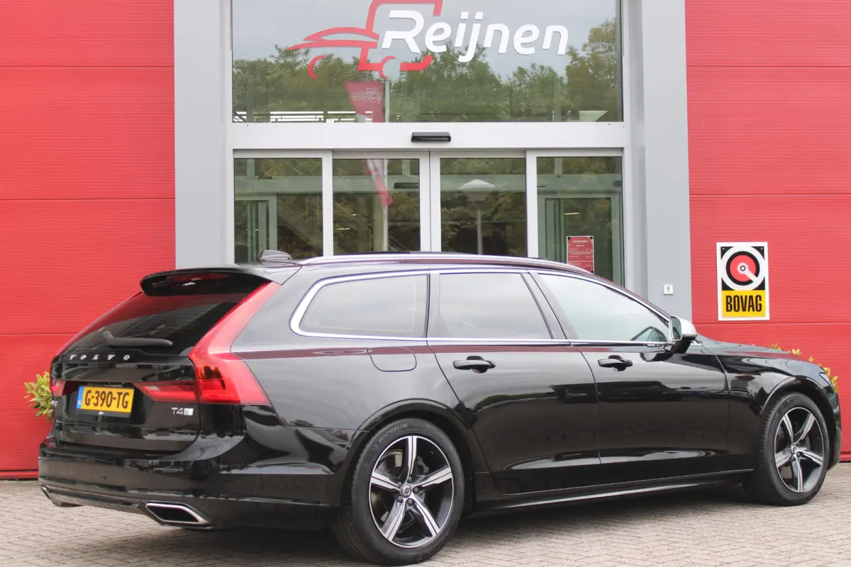 2.0 T4 190PK R-Design | PANORAMISCH SCHUIF/KANTEL DAK | HARMAN KARDON PREMIUM AUDIO | ELEKTRSICHE VOORSTOELEN MET GEHEUGEN FUNCTIE | STOEL/STUUR VERWARMING | ACHTERBANK VERWARMING | HEAD-UP 