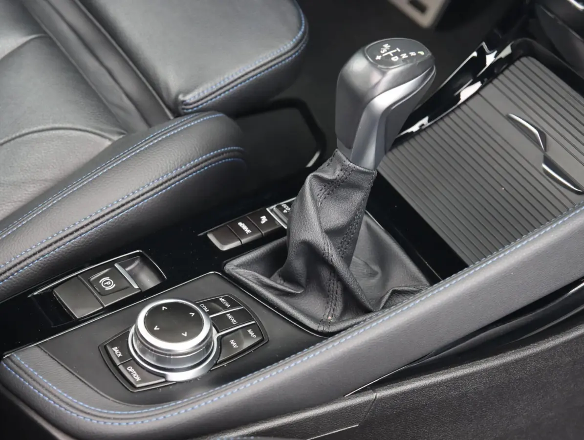 xDrive25e High Executive M-sport | SOH 88% | Panoramadak