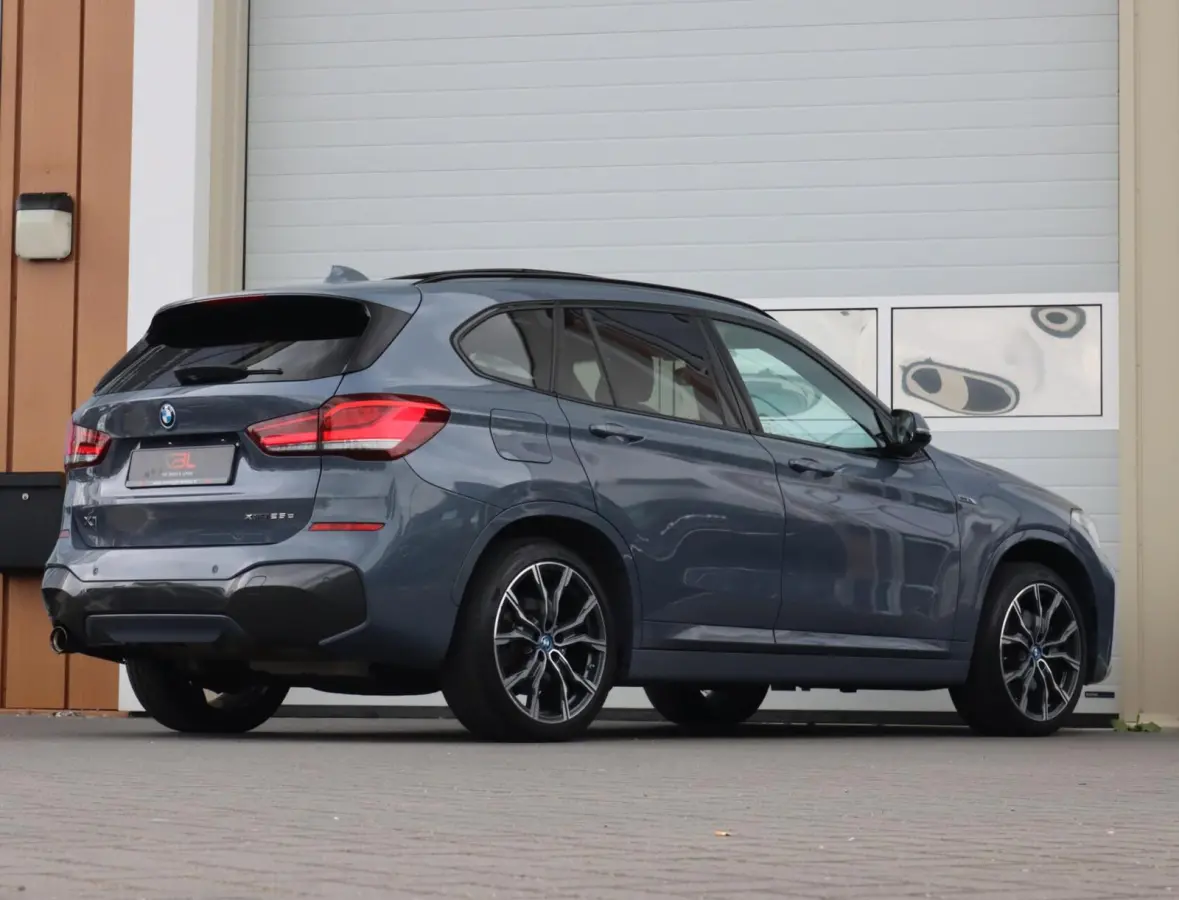 xDrive25e High Executive M-sport | SOH 88% | Panoramadak