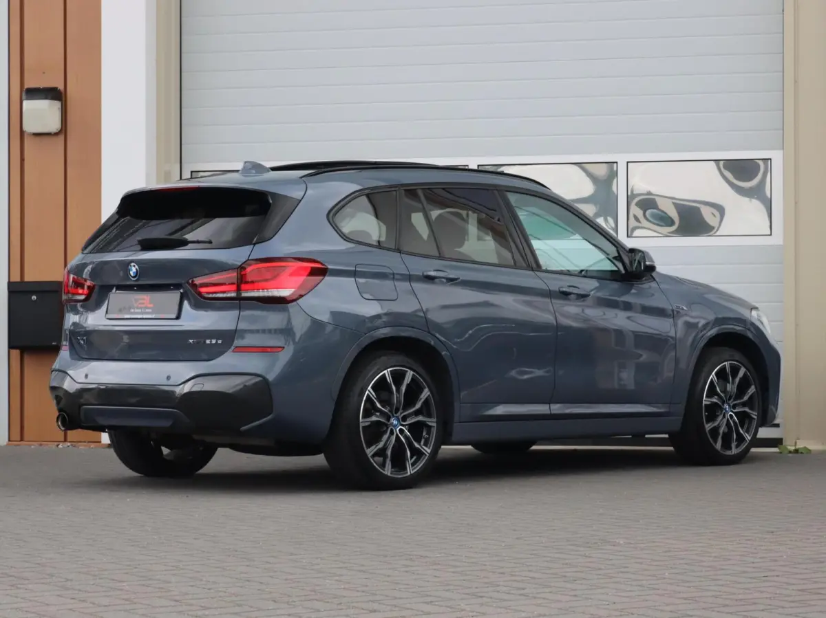 xDrive25e High Executive M-sport | SOH 88% | Panoramadak