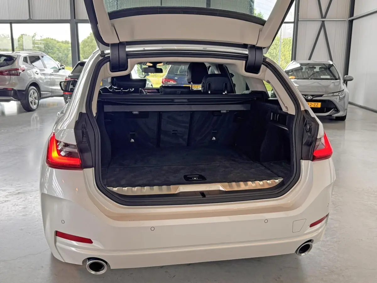 320eA 150kW PHEV Touring