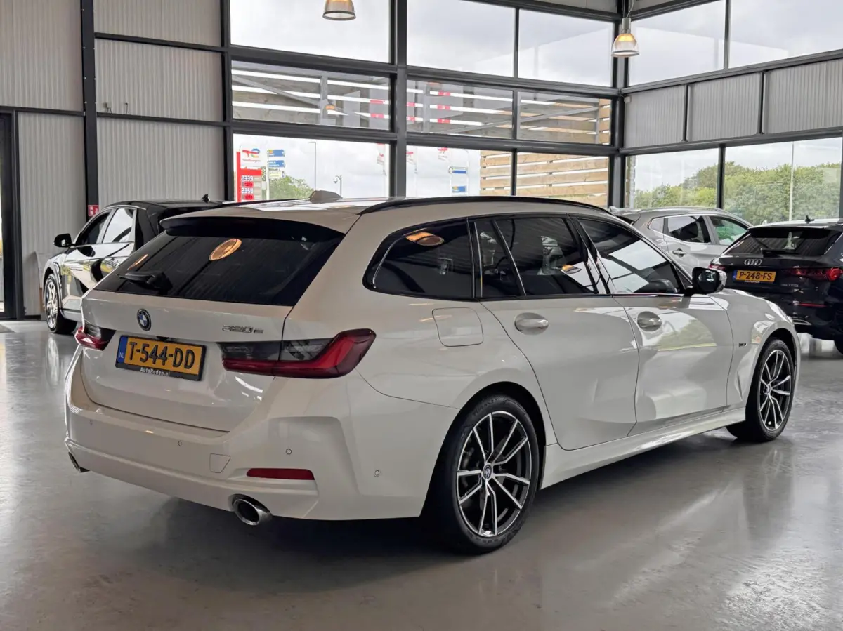 320eA 150kW PHEV Touring
