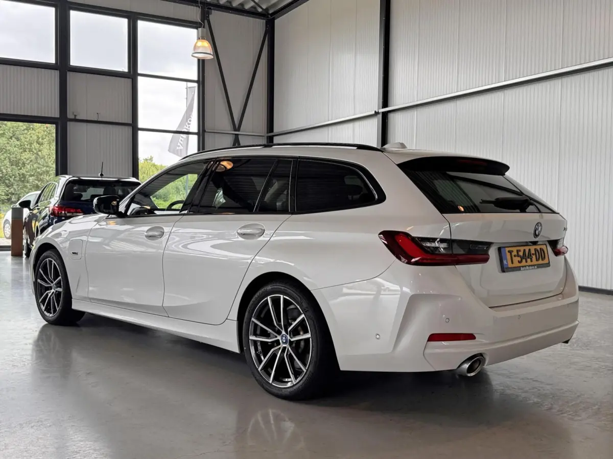 320eA 150kW PHEV Touring