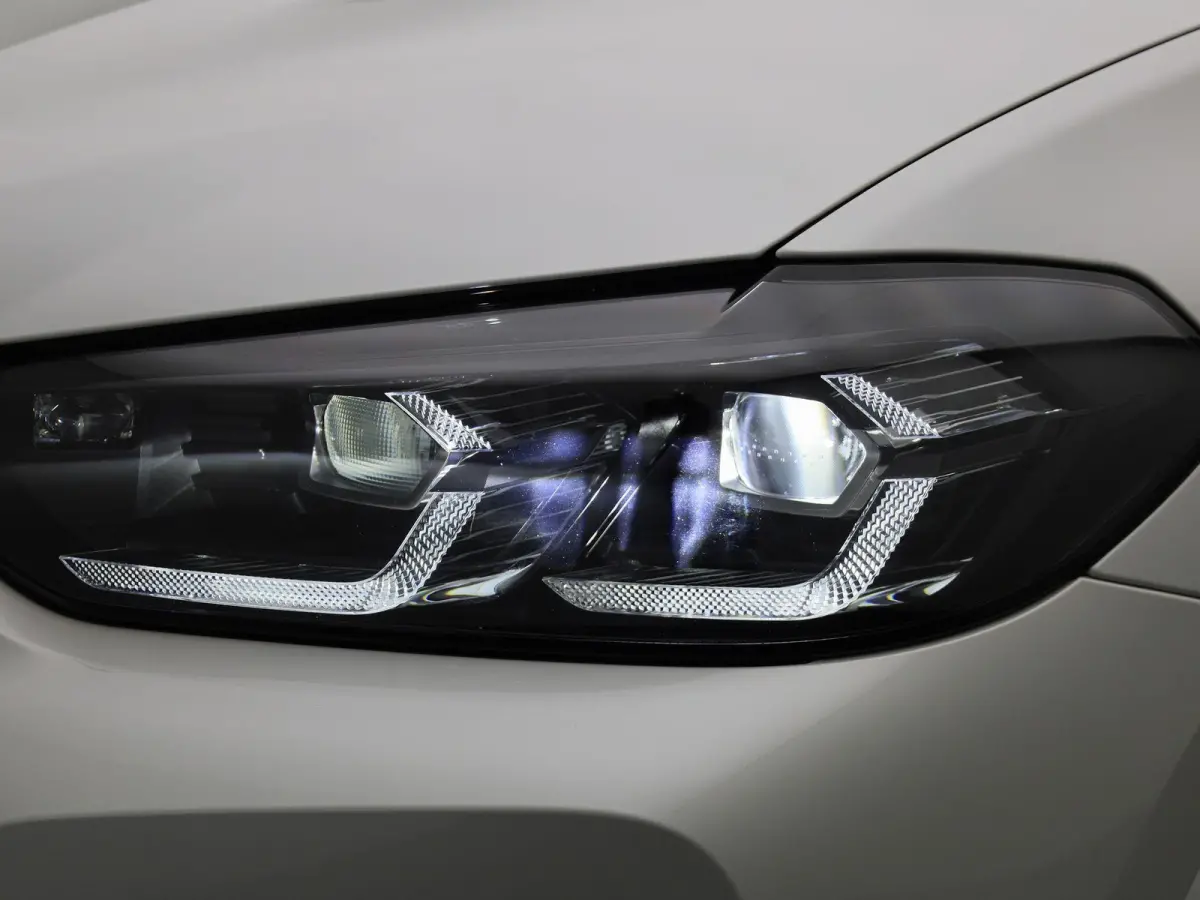 High Executive 80 kWh | M-PAKKET |  PANO-SCHUIFDAK | HEAD-UP | SHADOWLINE | TREKHAAK | HARMAN KARDON | STUURVERWARMING
