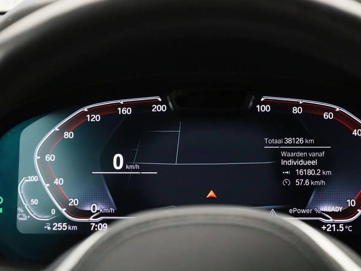 High Executive 80 kWh | M-PAKKET |  PANO-SCHUIFDAK | HEAD-UP | SHADOWLINE | TREKHAAK | HARMAN KARDON | STUURVERWARMING