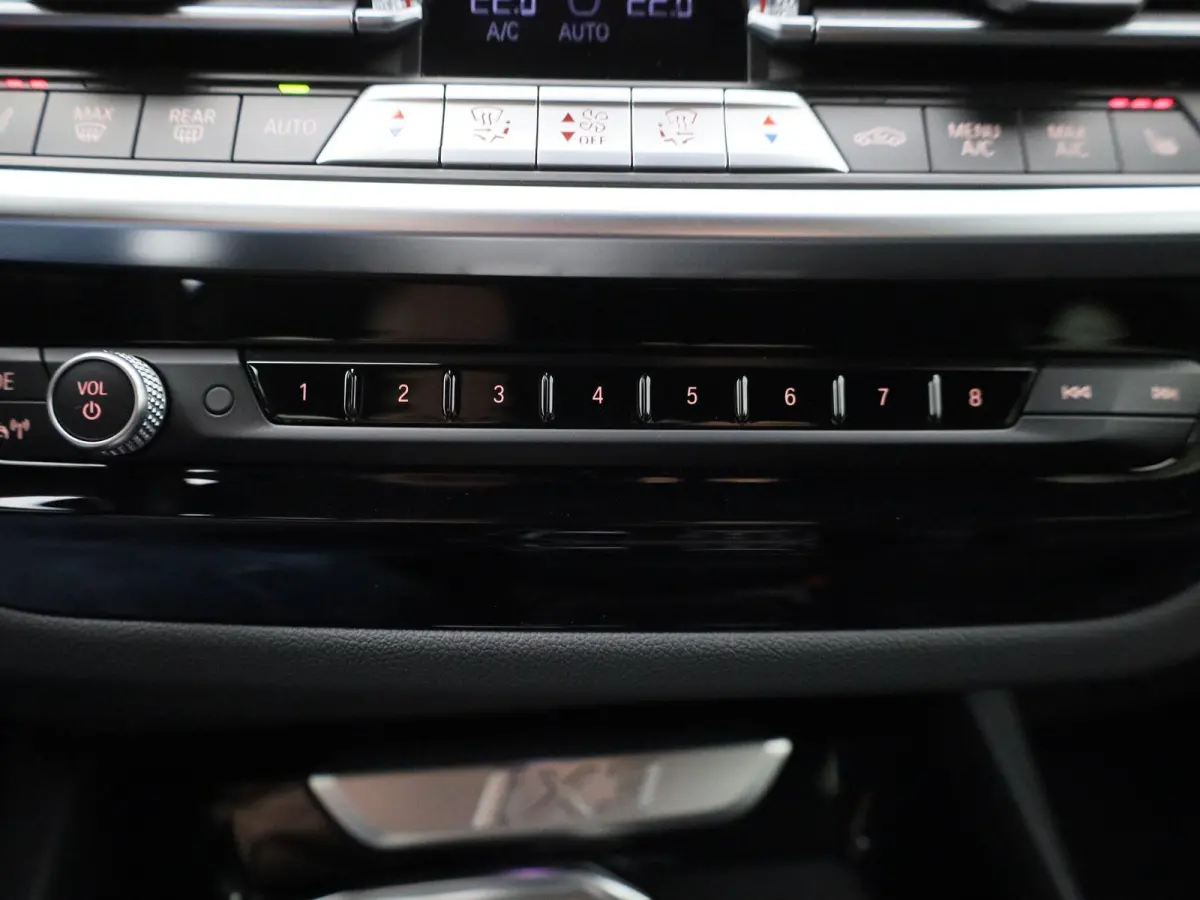 High Executive 80 kWh | M-PAKKET |  PANO-SCHUIFDAK | HEAD-UP | SHADOWLINE | TREKHAAK | HARMAN KARDON | STUURVERWARMING