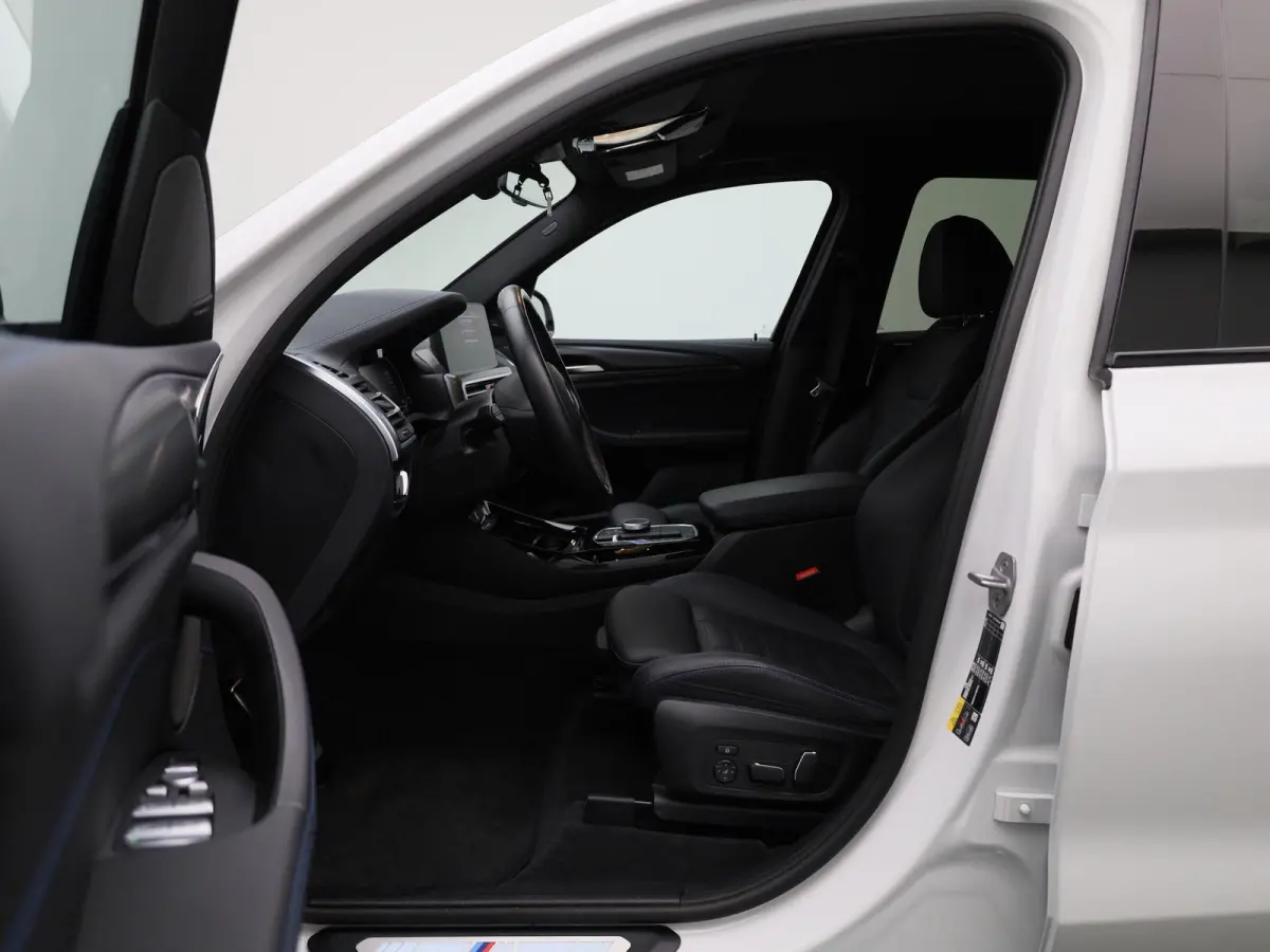 High Executive 80 kWh | M-PAKKET |  PANO-SCHUIFDAK | HEAD-UP | SHADOWLINE | TREKHAAK | HARMAN KARDON | STUURVERWARMING