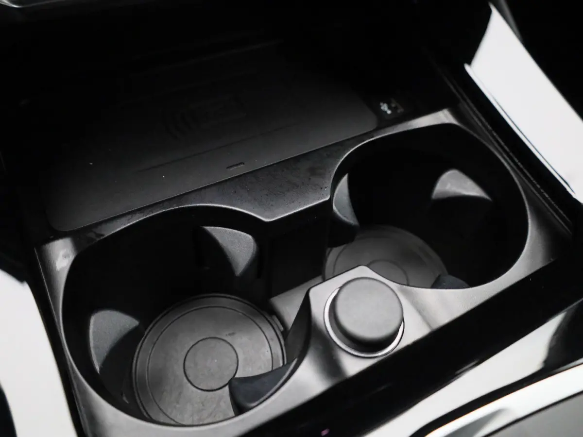 High Executive 80 kWh | M-PAKKET |  PANO-SCHUIFDAK | HEAD-UP | SHADOWLINE | TREKHAAK | HARMAN KARDON | STUURVERWARMING
