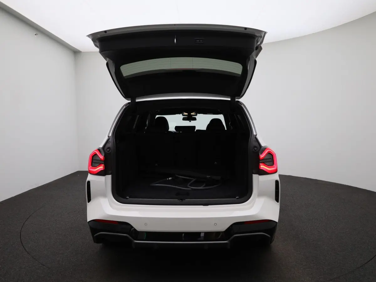 High Executive 80 kWh | M-PAKKET |  PANO-SCHUIFDAK | HEAD-UP | SHADOWLINE | TREKHAAK | HARMAN KARDON | STUURVERWARMING