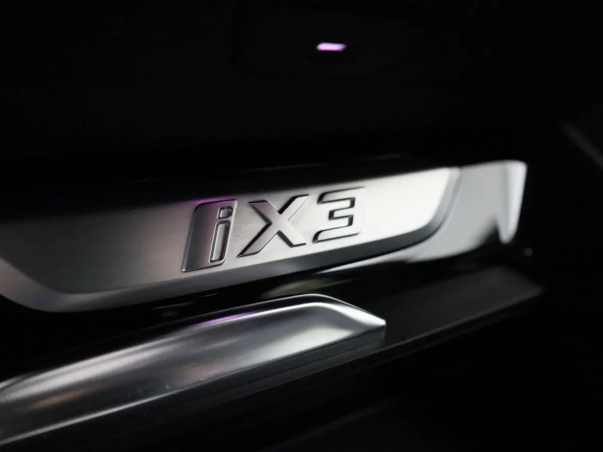 High Executive 80 kWh | M-PAKKET |  PANO-SCHUIFDAK | HEAD-UP | SHADOWLINE | TREKHAAK | HARMAN KARDON | STUURVERWARMING