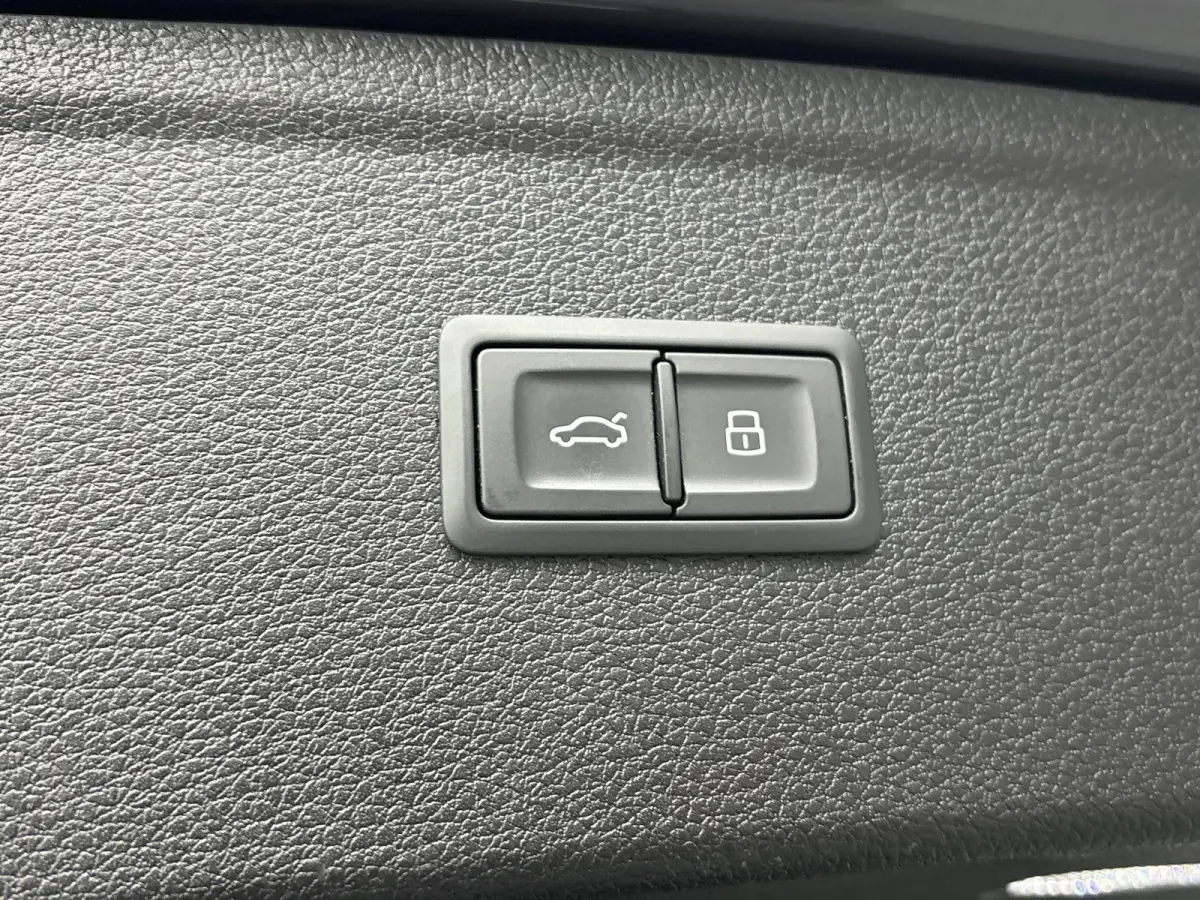 50 TFSI e quattro S edition Airco | Stoelverwarming | Elektrisch Glazen Panoramadak | Bluetooth | Cruise Control | Dakrails | Elektrisch Bedienbare Achterklep | Lederen Stuurwiel | Lichtmeta