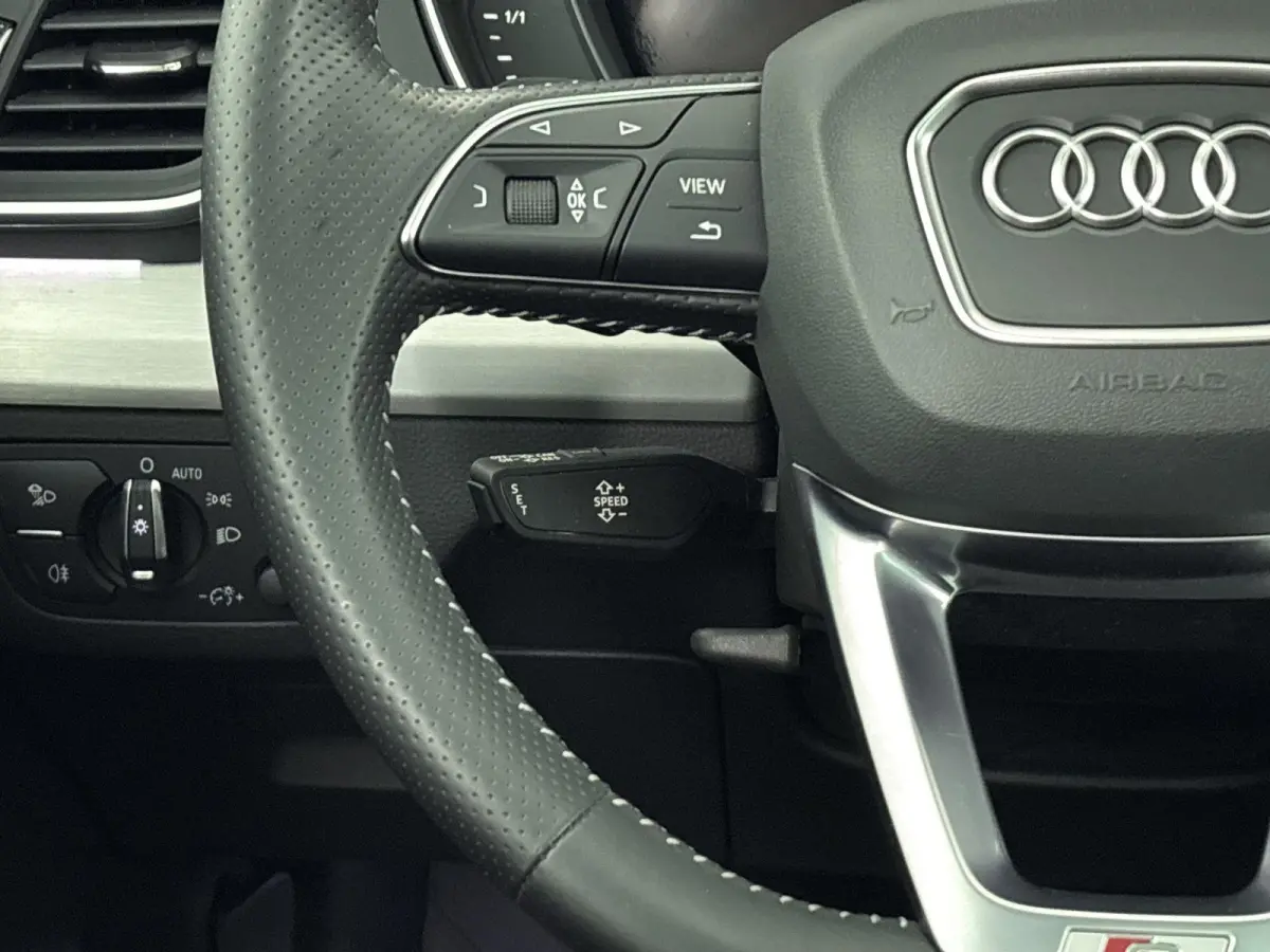 50 TFSI e quattro S edition Airco | Stoelverwarming | Elektrisch Glazen Panoramadak | Bluetooth | Cruise Control | Dakrails | Elektrisch Bedienbare Achterklep | Lederen Stuurwiel | Lichtmeta