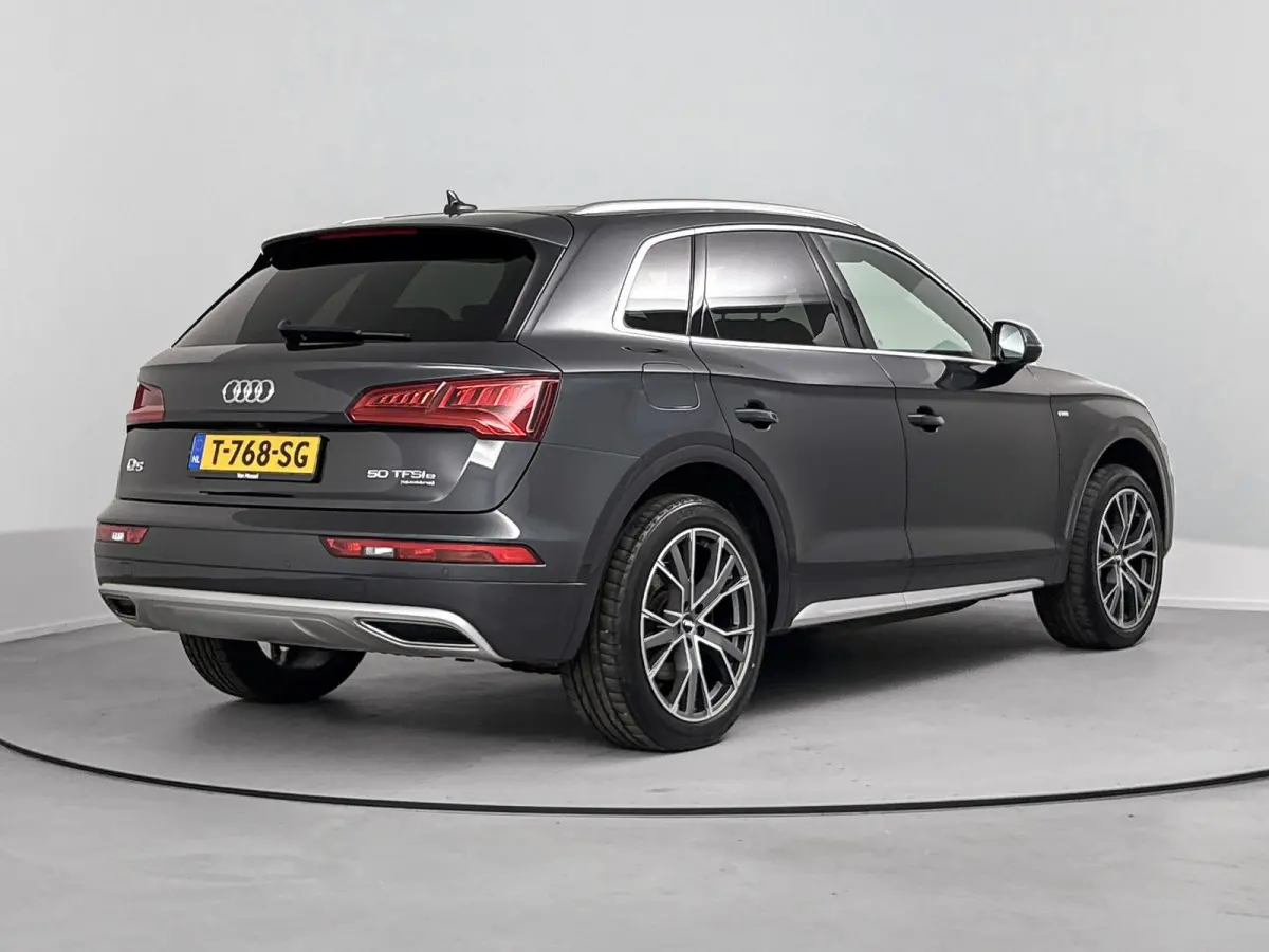 50 TFSI e quattro S edition Airco | Stoelverwarming | Elektrisch Glazen Panoramadak | Bluetooth | Cruise Control | Dakrails | Elektrisch Bedienbare Achterklep | Lederen Stuurwiel | Lichtmeta