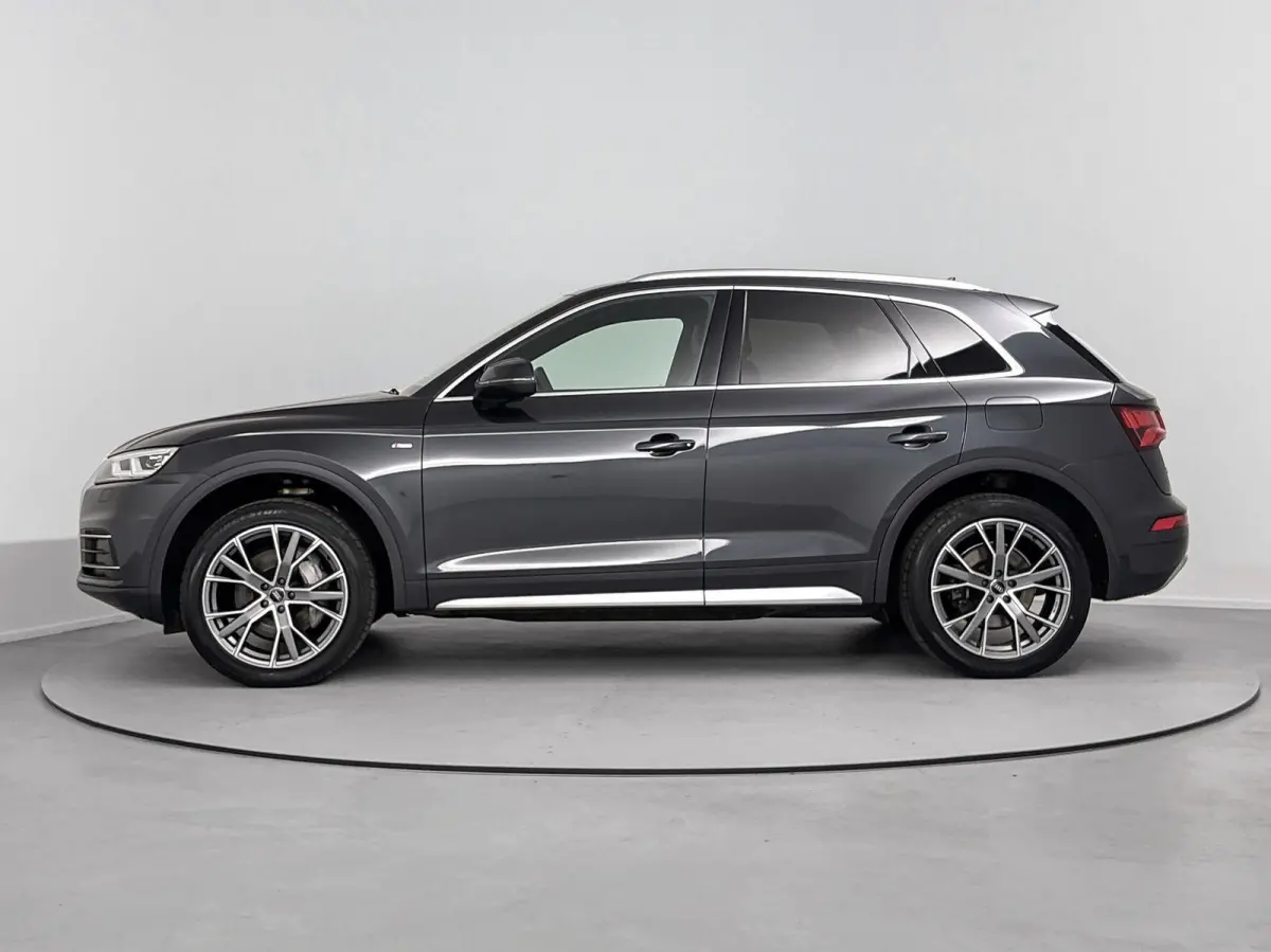 50 TFSI e quattro S edition Airco | Stoelverwarming | Elektrisch Glazen Panoramadak | Bluetooth | Cruise Control | Dakrails | Elektrisch Bedienbare Achterklep | Lederen Stuurwiel | Lichtmeta