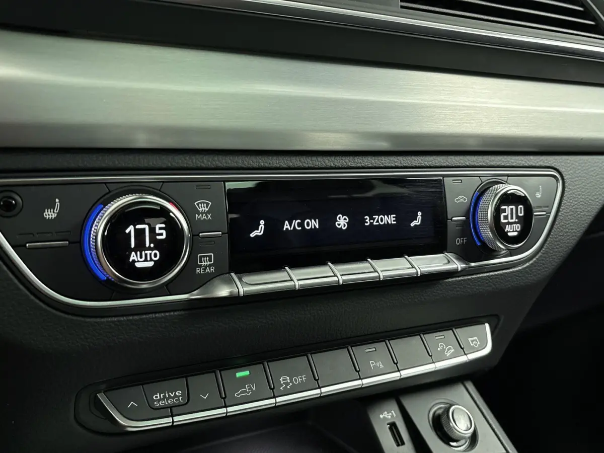 50 TFSI e quattro S edition Airco | Stoelverwarming | Elektrisch Glazen Panoramadak | Bluetooth | Cruise Control | Dakrails | Elektrisch Bedienbare Achterklep | Lederen Stuurwiel | Lichtmeta