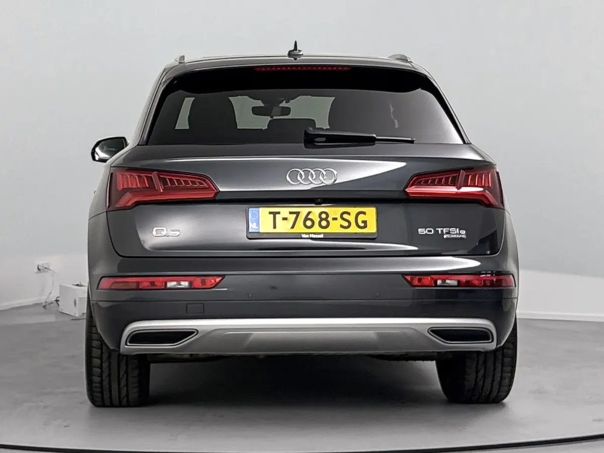 50 TFSI e quattro S edition Airco | Stoelverwarming | Elektrisch Glazen Panoramadak | Bluetooth | Cruise Control | Dakrails | Elektrisch Bedienbare Achterklep | Lederen Stuurwiel | Lichtmeta