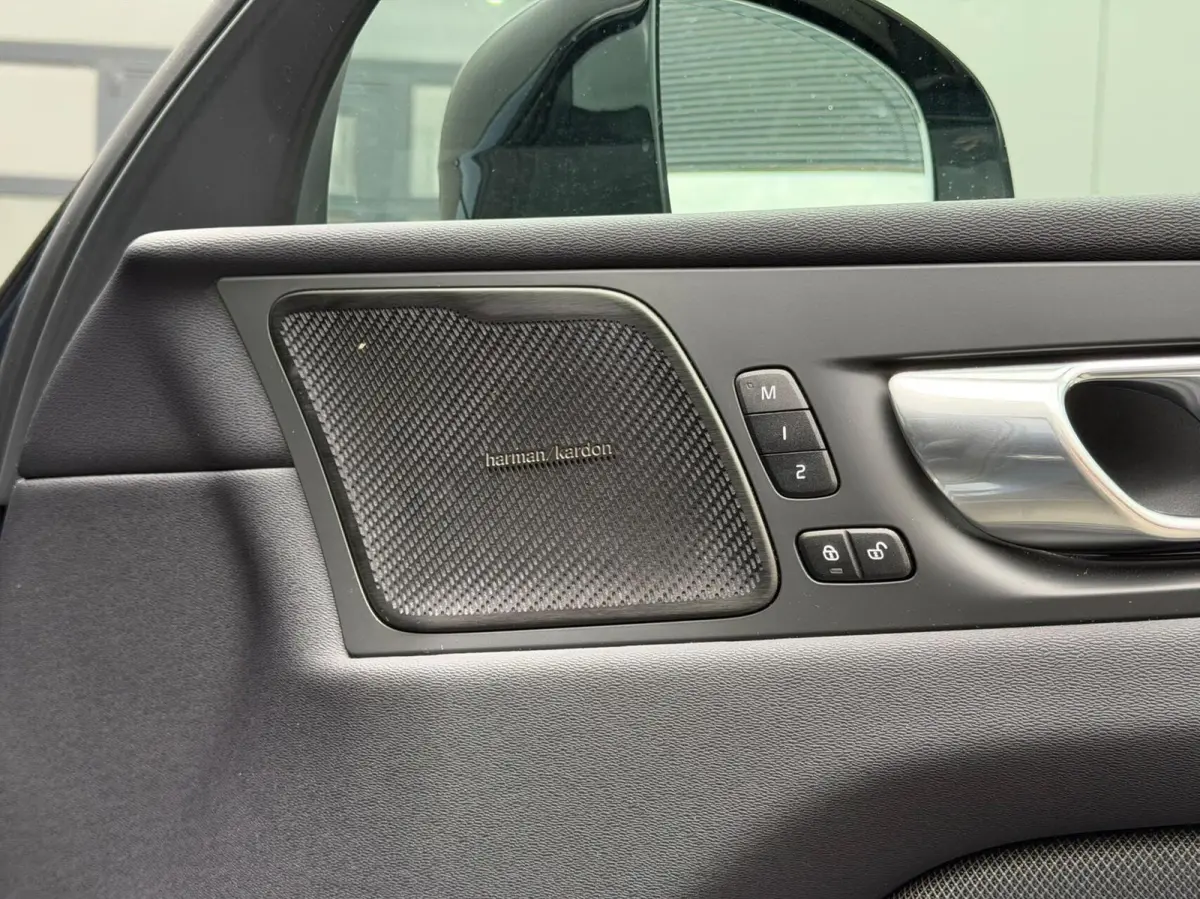 2.0 T6 Plug-in hybrid AWD Plus Dark Panorama|H/K Audio|Keyless