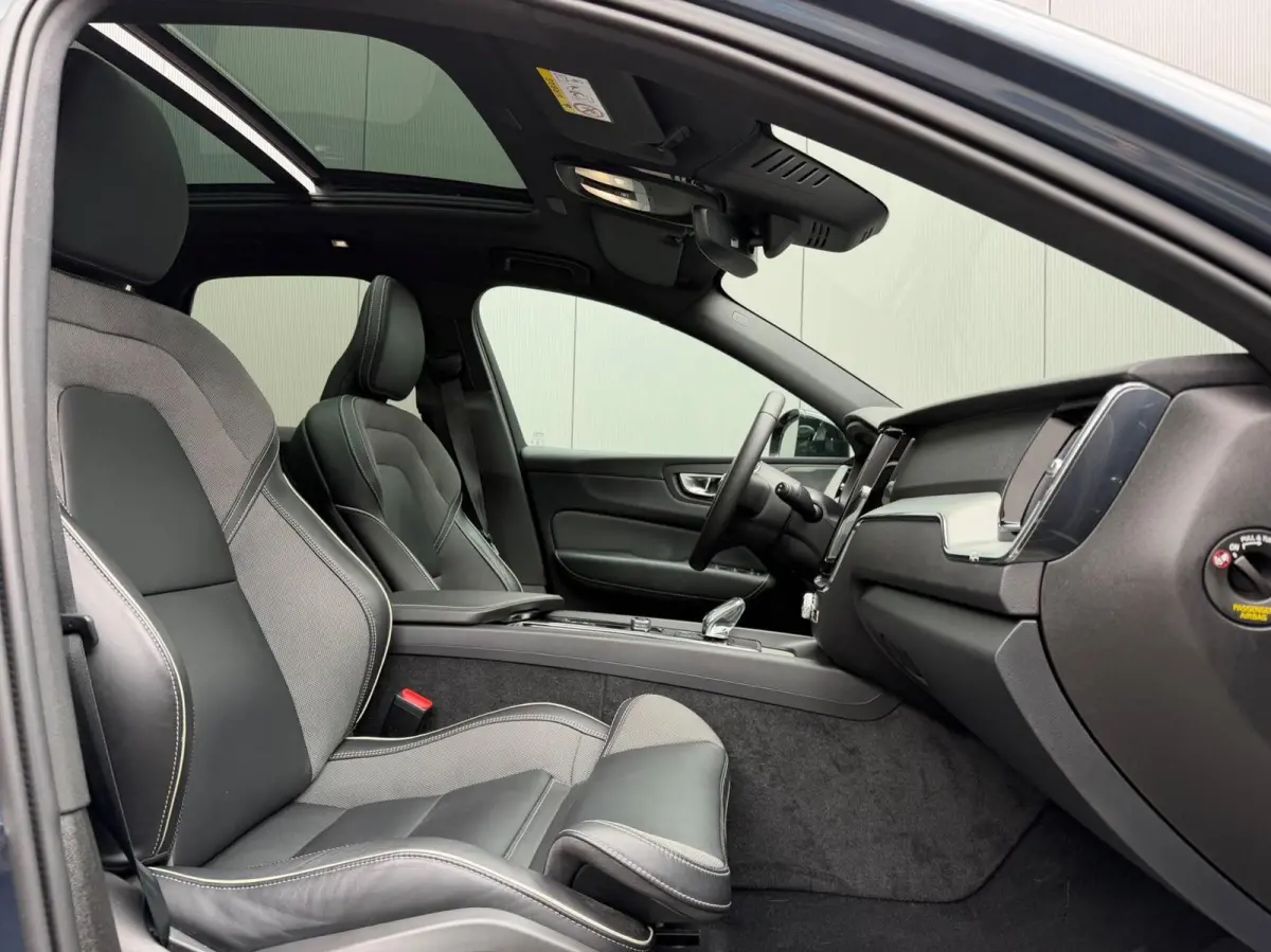 2.0 T6 Plug-in hybrid AWD Plus Dark Panorama|H/K Audio|Keyless