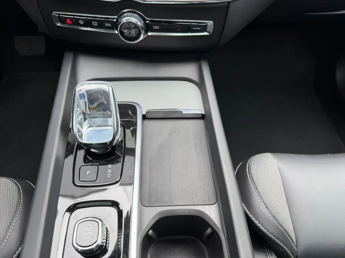 2.0 T6 Plug-in hybrid AWD Plus Dark Panorama|H/K Audio|Keyless