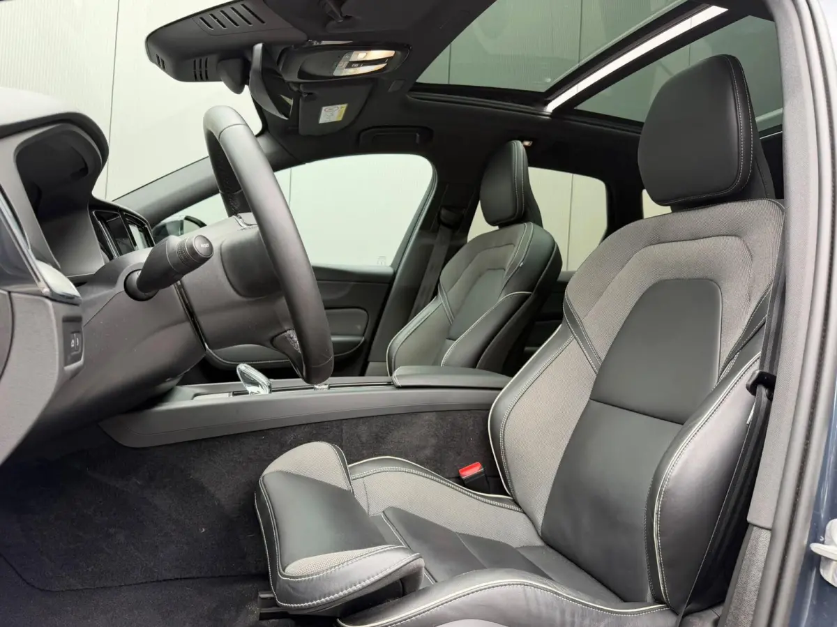 2.0 T6 Plug-in hybrid AWD Plus Dark Panorama|H/K Audio|Keyless
