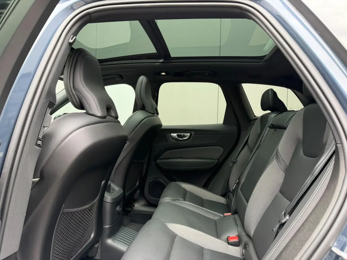 2.0 T6 Plug-in hybrid AWD Plus Dark Panorama|H/K Audio|Keyless