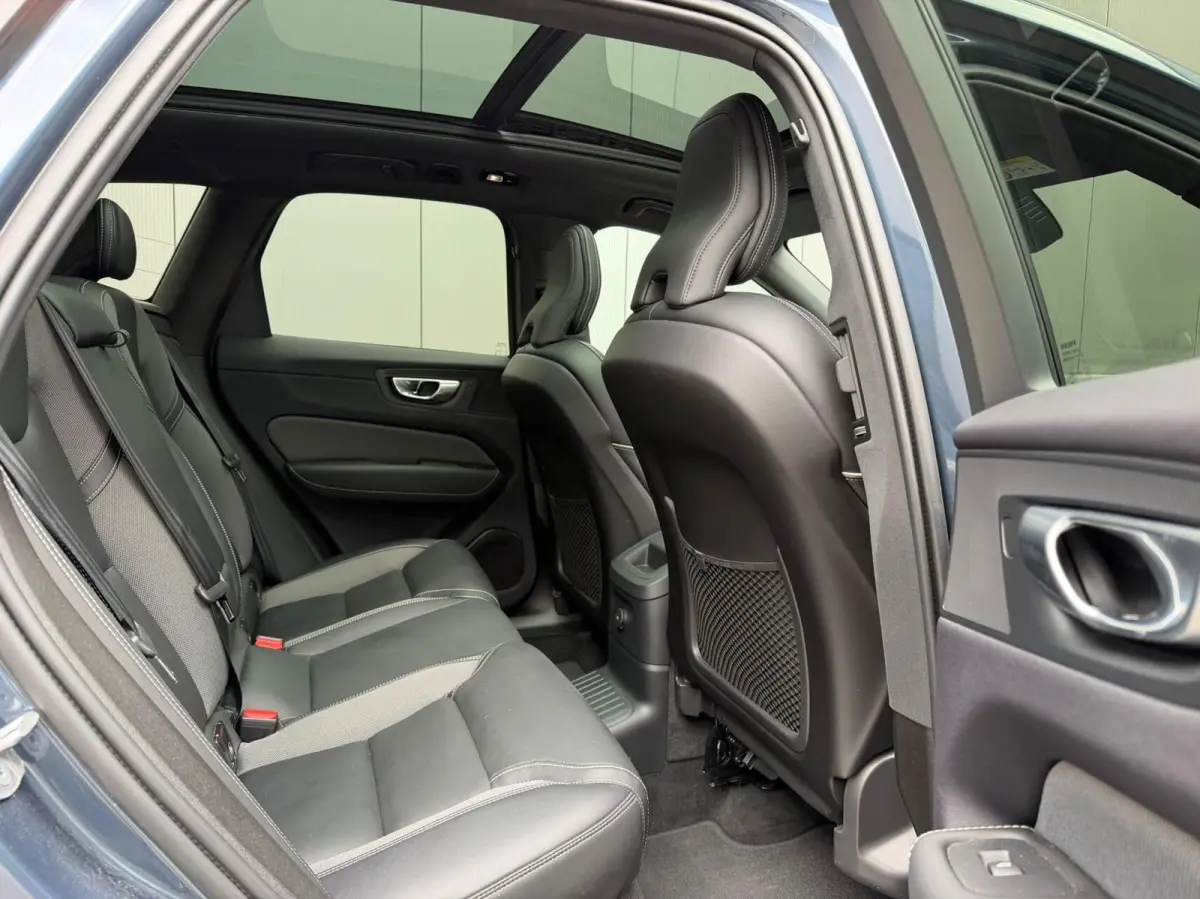 2.0 T6 Plug-in hybrid AWD Plus Dark Panorama|H/K Audio|Keyless